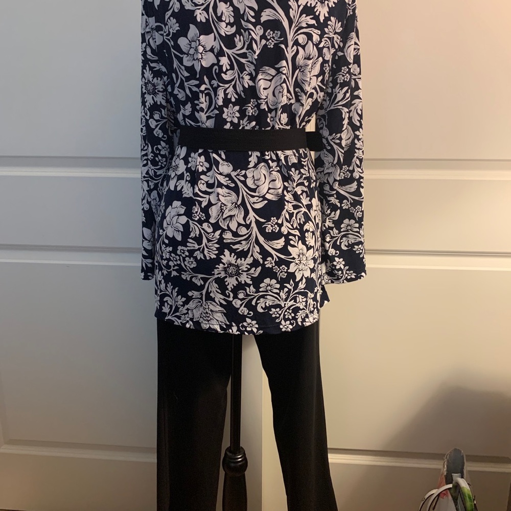 Work Top 👚 - Picture 2 of 4